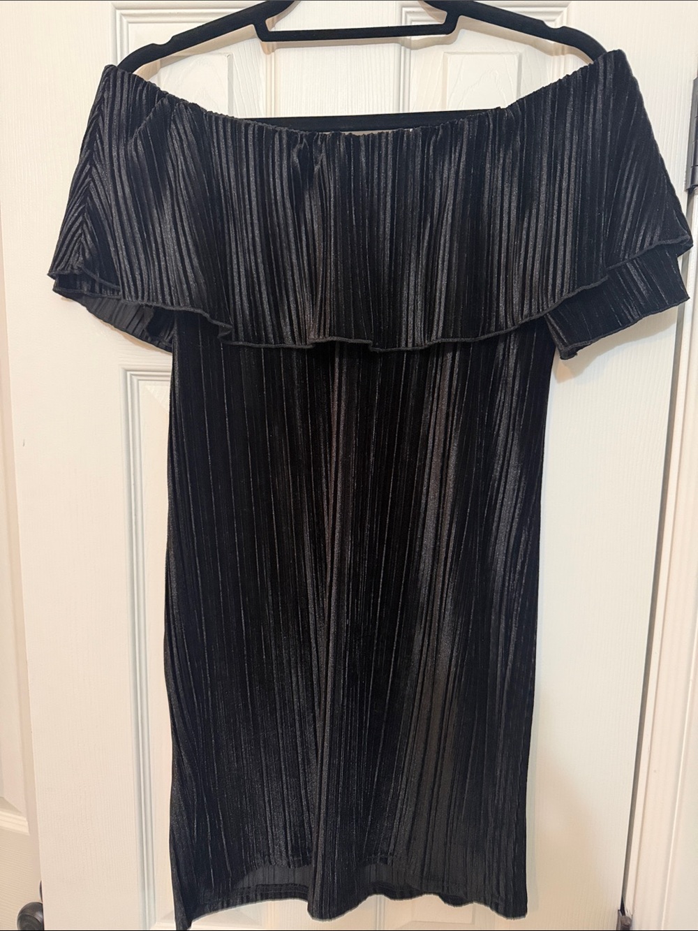 Sanctuary Black Off-Shoulder Pleated Velvet Dress